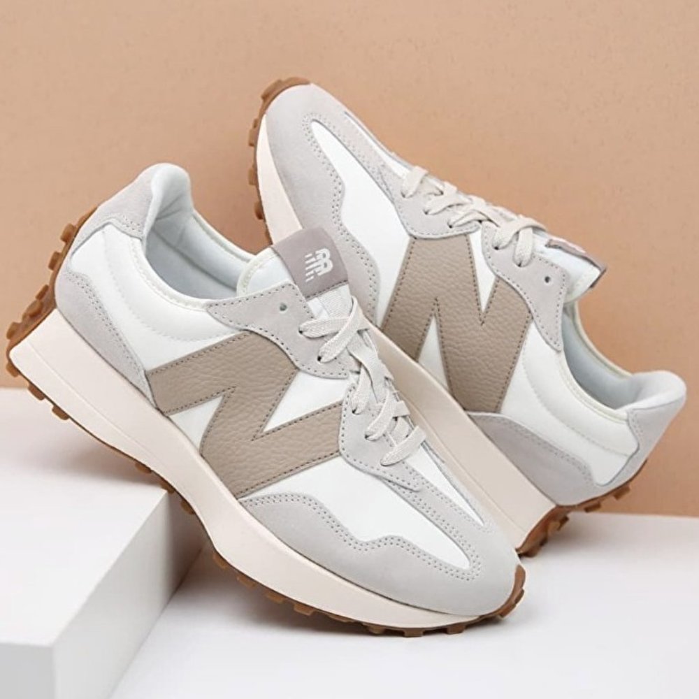New Balance 327 Unisex W12 / M10.5 Sneakers Shoes White Moonbeam with driftwood
